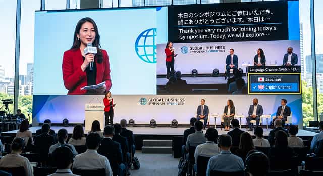 日本語・英語の同時通訳が入るハイブリッド配信