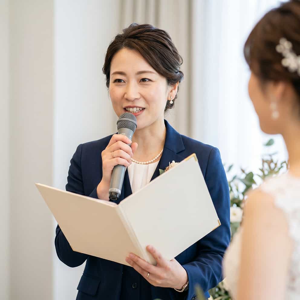新郎新婦の希望に寄り添った進行ができる司会者をキャスティング