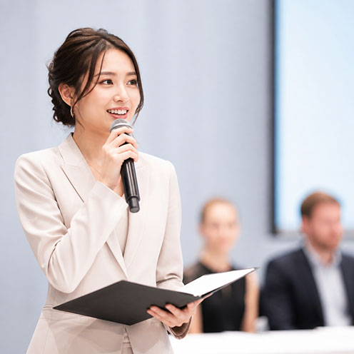 イベントの司会進行と通訳を1名で兼任できるバイリンガルMCが在籍