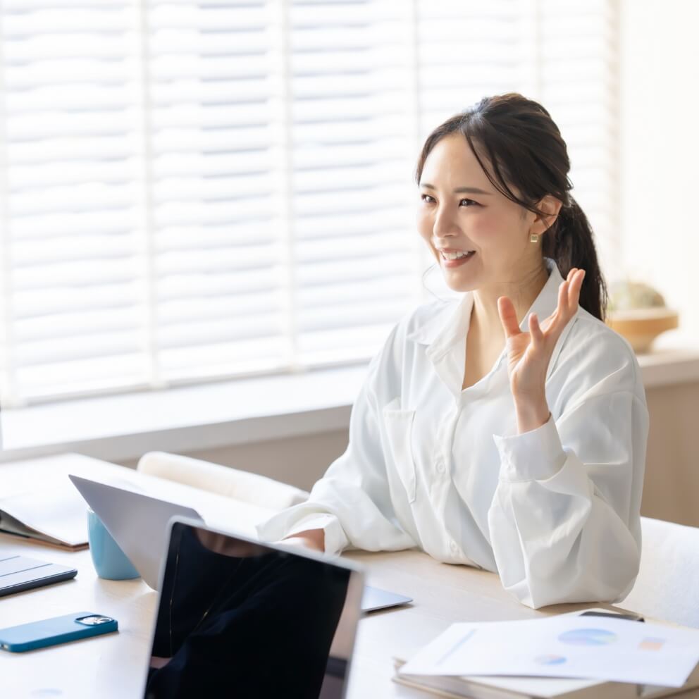 最短1営業日でお見積もり・ナレーター候補を提案